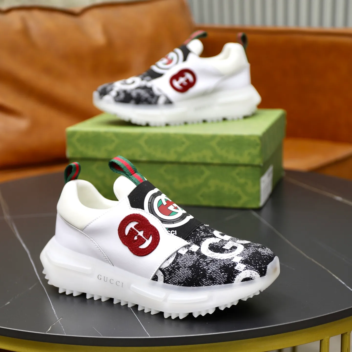 Ex-factory price: 462💰🙅‍♂️🙅‍♂️🙅‍♂️ Brand: GUCCI Standard code: 38-44 (45 customized) Grade: Same as the official website Material: Original cowhide material spliced with brand cloth Comfortable and breathable lining Lightweight and wear-resistant sports outsole Style category: Men's fashionable casual shoes Running sports shoes Distinguished luxury brand elements Top luxury color: actual picture color